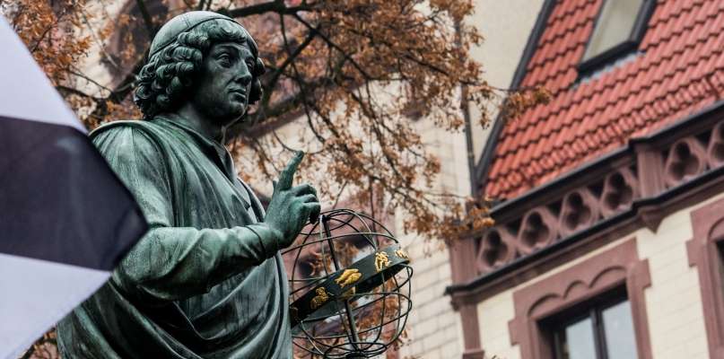 Pomnik Kopernika stoi w Toruniu od  1853 roku; fot. T. Berent