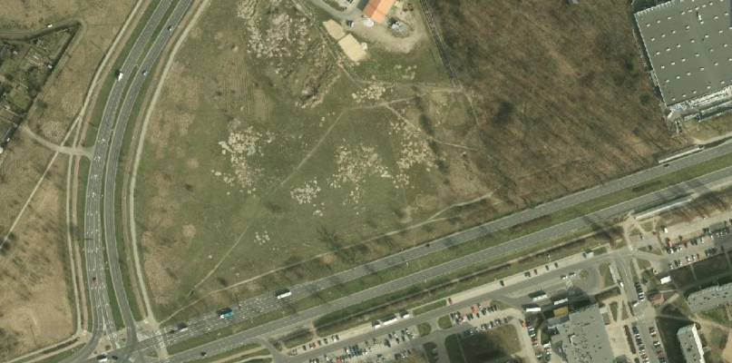 To zdjęcie lotnicze terenu między Szosą Lubicką (na dole) a Olsztyńską, fot. Geoportal Torunia, mapa.um.torun.pl 