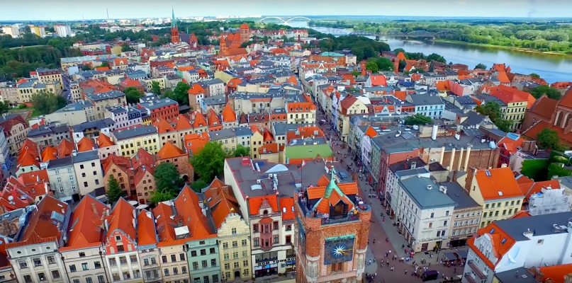 Przepiękna panorama Torunia   Fot. Screen z You Tube/dron-photo.pl