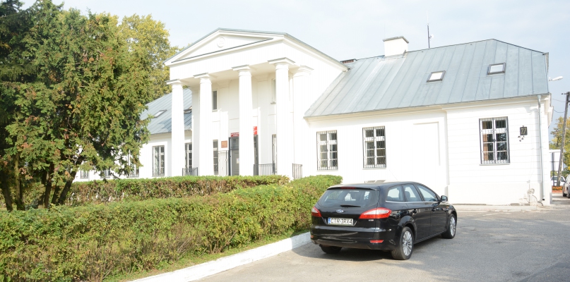 Budynek urzędu gminy w Obrowie   Fot. Michał Malinowski