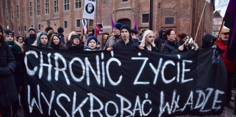 Kilkadziesiąt osób protestowało w obronie praw kobiet fot. Joanna Zdancewicz