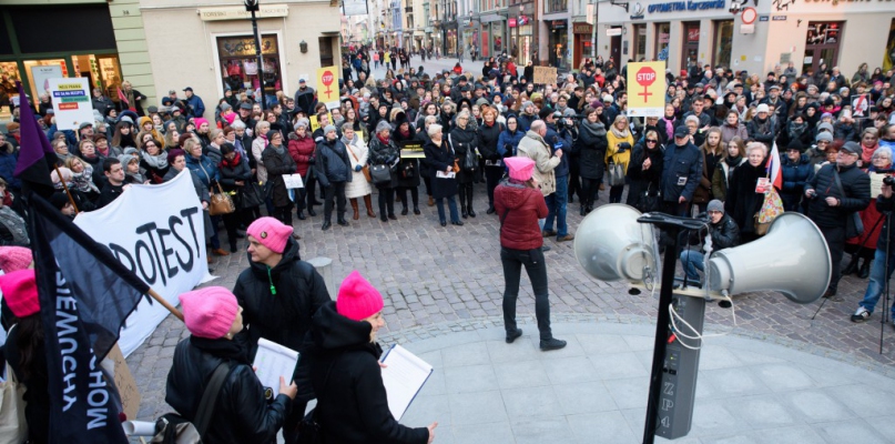 Środowy strajk kobiet w Toruniu zgromadził kilkaset osób, fot. Joanna Zdancewicz
