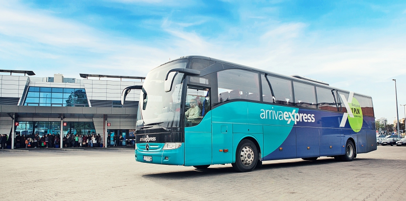 Podróż autostradą A1 realizowana jest nowoczesnymi autobusami marki Volvo 9500 oraz Mercedes Toruismo