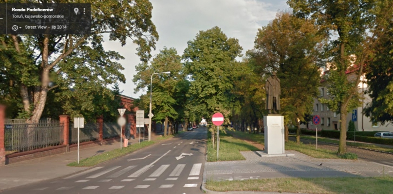Być może w to lato po raz ostatni zobaczymy ul. Piastowską w takiej postaci, fot. Google Street View