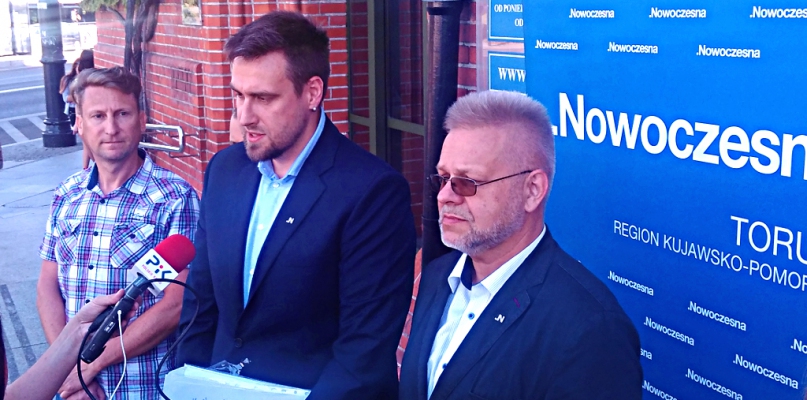 Nowoczesna i SLD połączyły swoje siły w sprawie in vitro w Toruniu, fot. Wojciech Giedrys