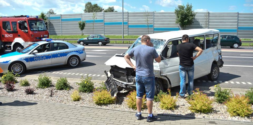 Pojazdy zderzyły się na skrzyżowaniu drogi krajowej 91 i drogi wojewódzkiej 265. fot. Łukasz Daniewski