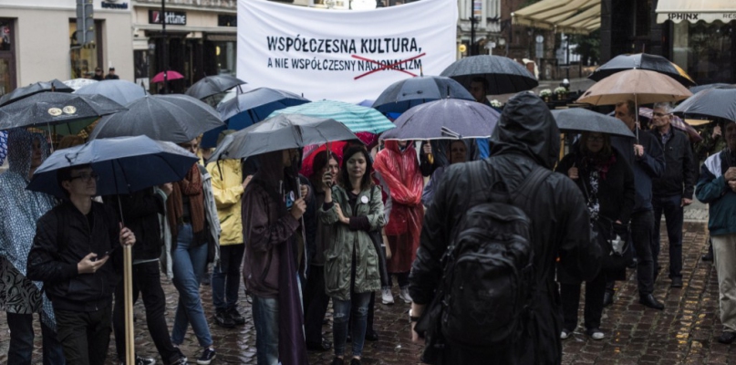 Na piątkową demonstrację przeciwko nacjonalizmowi przybyło ok. 40 osób, fot. Anna Pesta Fotit