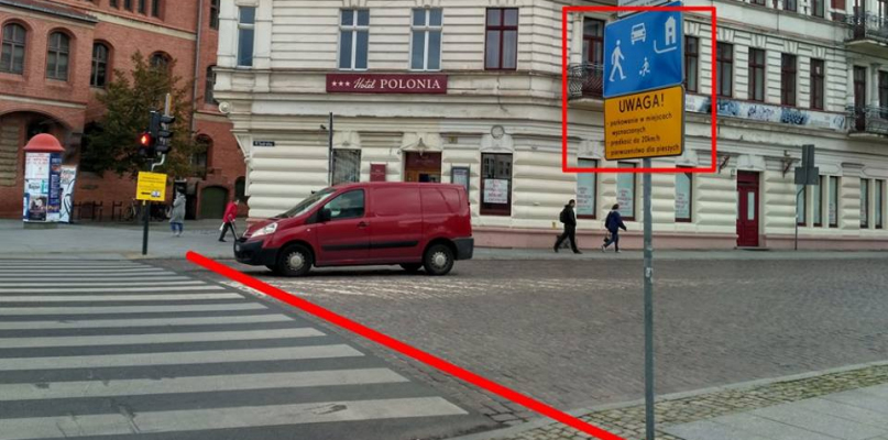 MZD podkreśla, że oznakowanie na pl. Teatralnym nie jest błędne i nie zamierza w tym miejscu likwidować przejścia dla pieszych z sygnalizacją świetlną, fot. facebookowa grupa Moja Starówka