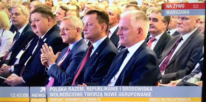 Michał Zaleski (w drugim rzędzie) na konwencji nowej partii Jarosława Gowina, fot. strona facebookowa posłanki Joanny Scheuring-Wielgus/screen z relacji na żywo nadawanej w Polsat News