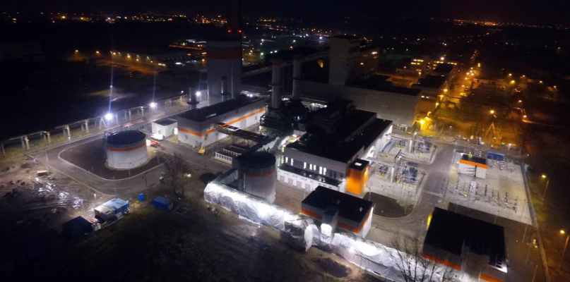 Tak nocą prezentuje się elektrociepłownia gazowa PGE przy ul. Ceramicznej, fot. EDF Toruń