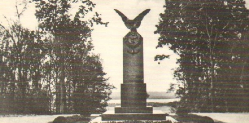 Pomnik ku czci poległych w latach 1918 - 1920 żołnierzy wojsk balonowych. Fot. UMT