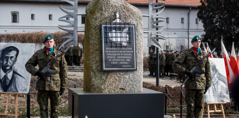 Pomnik Żołnierzy Wyklętych w al. Solidarności. Fot. Tomasz Berent