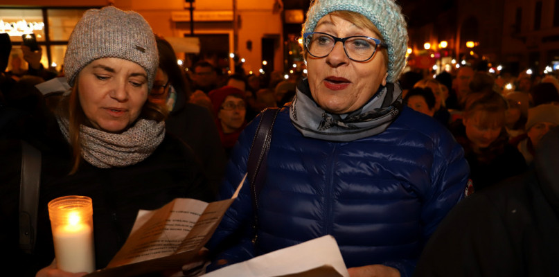 W czwartek pod pomnikiem Kopernika odbył się protest wsparcia dla nauczycieli    Fot. Agnieszka Bielecka