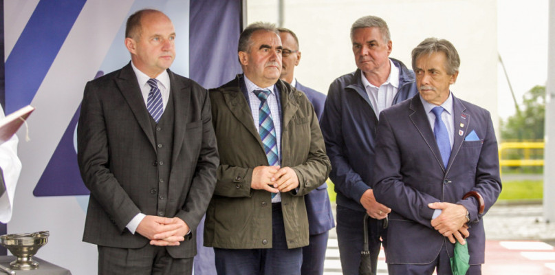 Fot. Nadesłana/Senator Ryszard Bober w środku
