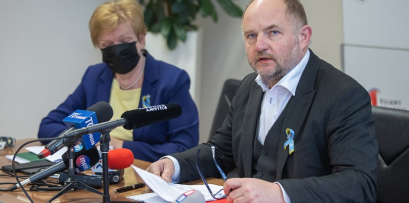 Konferencja marszałka Piotra Całbeckiego w sprawie pomocy Ukraińcom, fot. Mikołaj Kuras dla UMWKP