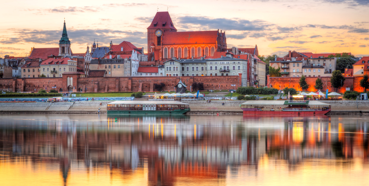 Panorama Torunia z Wisłą i statkami. Archiwum DDT 