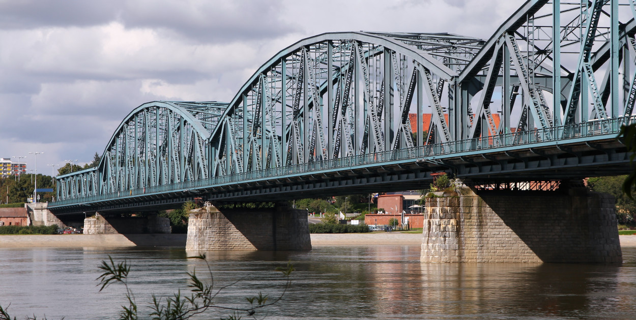 Toruń, most przez  Wisłę. Zdjęcie ilustracyjne