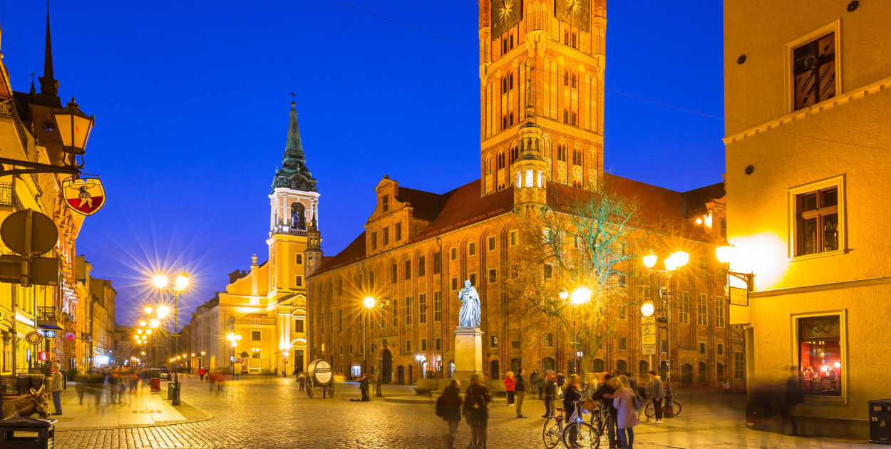 Toruń, starówka nocą. Zdjęcie ilustracyjne. Depositphotos