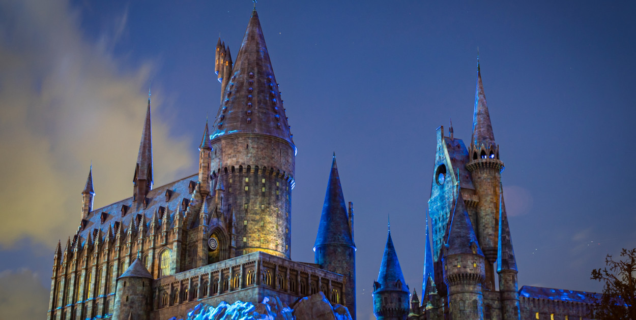 Zamek Hogswarts w Universal Studios w Osace, Japonia. Zdjęcie ilustracyjne. Depositphotos
