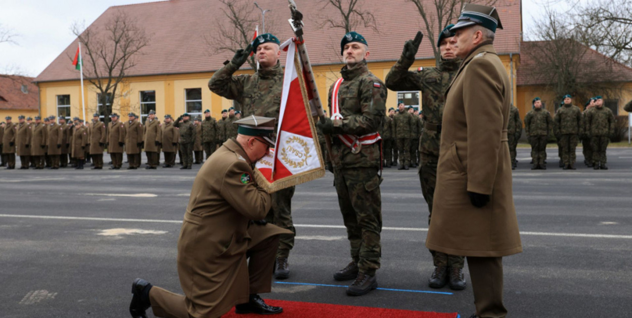 Przekazanie obowiązków. Fot. Sławomir Kowalski dla UMT