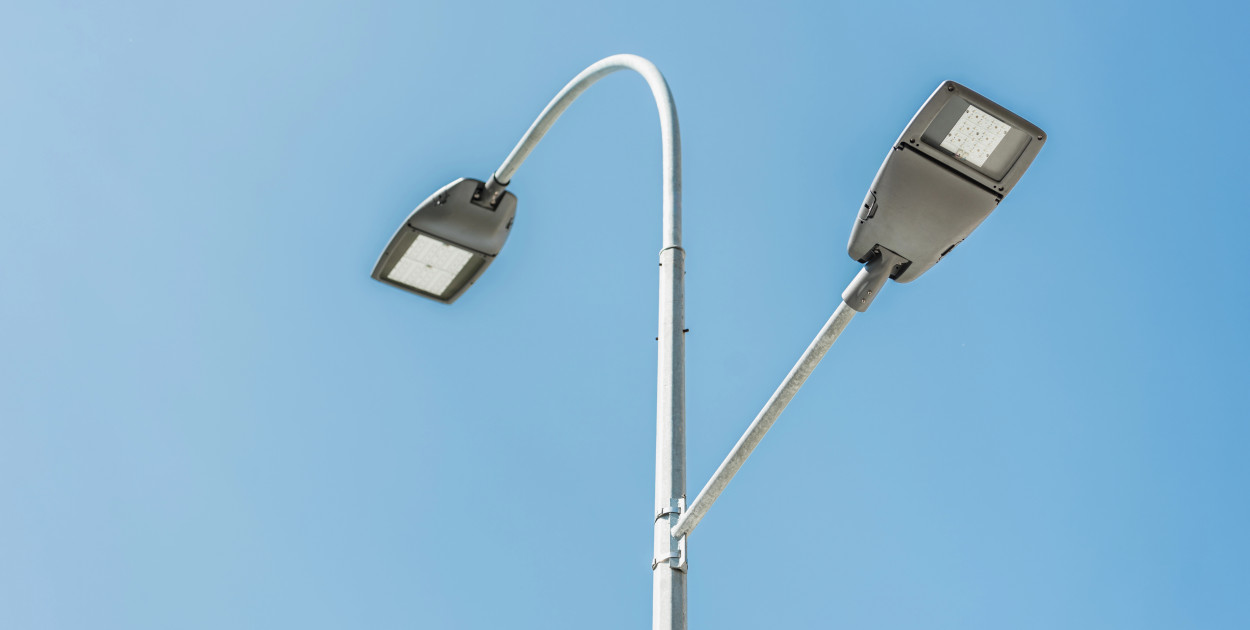 Uliczne lampy LED. Zdjęcie ilustracyjne. Depositphotos