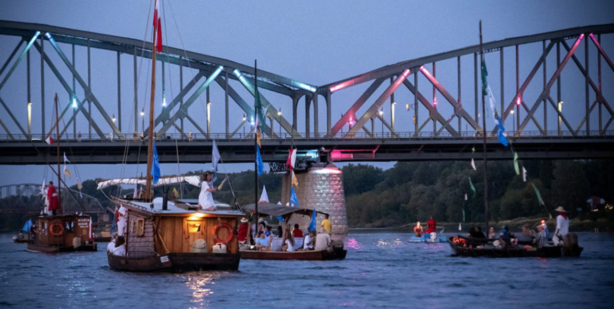 Wieczorna parada na Festiwalu Wisły 2023. Fot: Wojtek Szableski dla UTM 