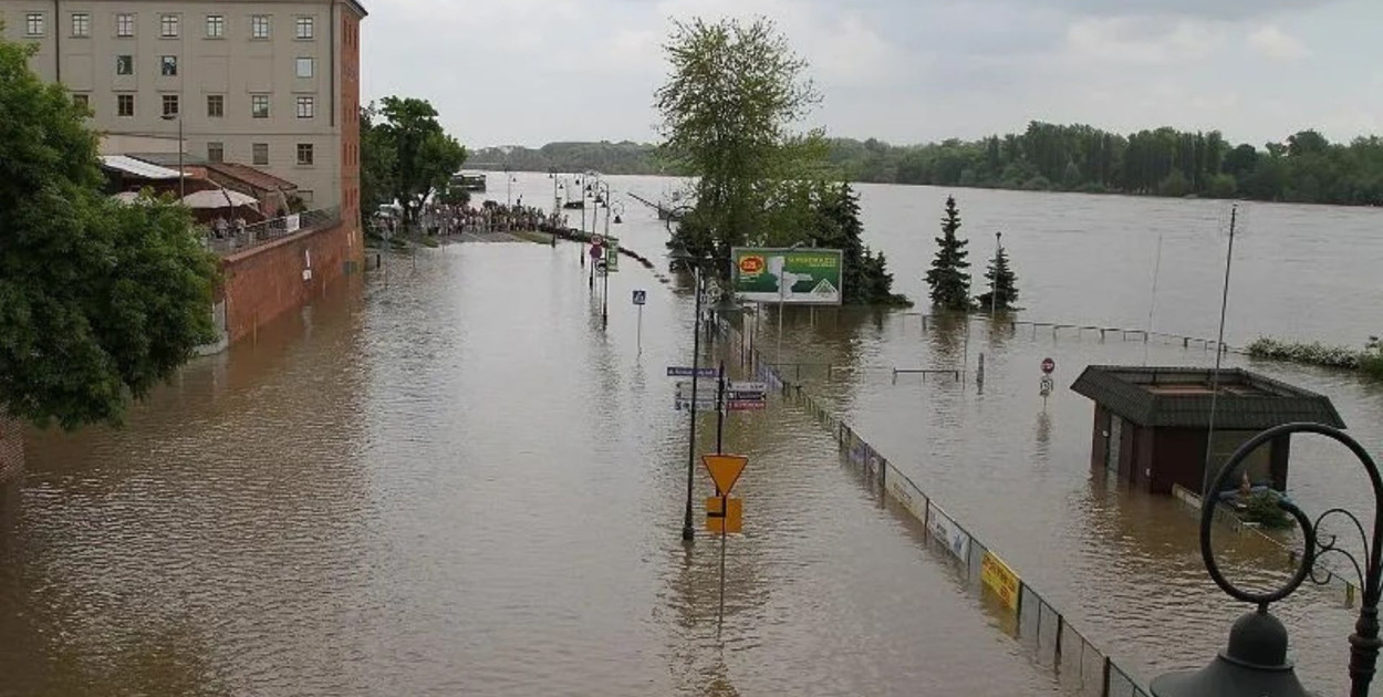 Powódź na Wiśle w Toruniu - 2010, Bulwar Filadelfijski. Fot: UMT