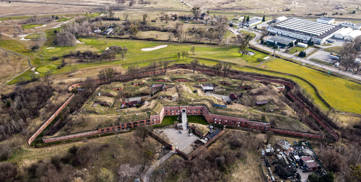 Fot: FB Twierdza Toruń - Fort IV / Latający Tordron