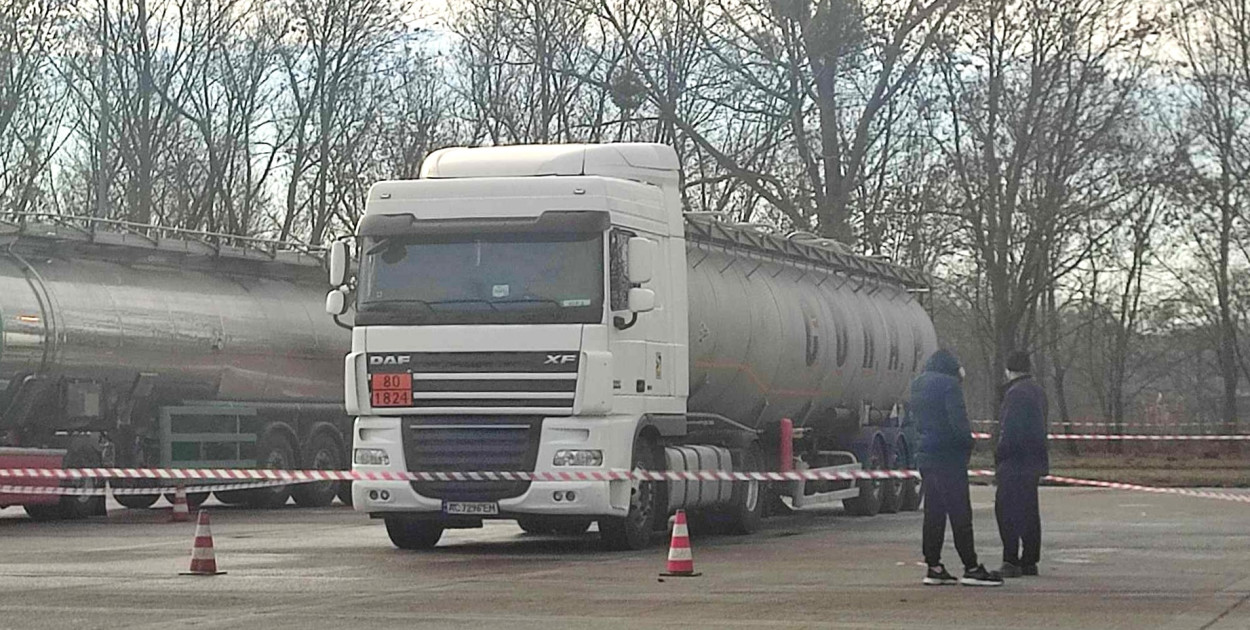 Substancja chemiczna wyciekła z ukraińskiej cysterny należącej do firmy zewnętrznej. Fot. DD. 