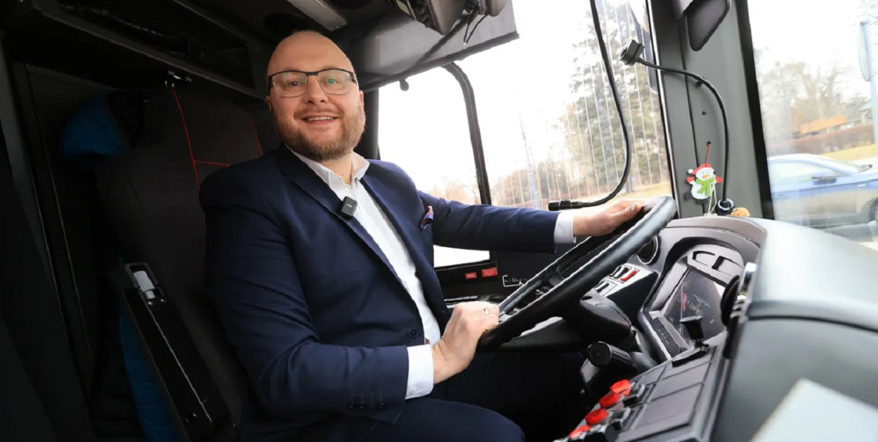 Miasto kupuje 35 elektrycznych autobusów. To największy kontrakt w historii MZK! Fot. © UMT 2025, autor: Sławomir Kowalski, licencja: CC BY-NC 4.0