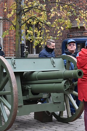 Piknik historyczny na Rynku Staromiejskim-11912