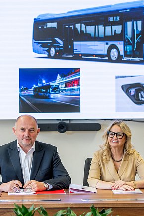 Podpisanie umowy na nowe autobusy-13238