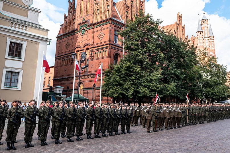 Przysięga Wojskowa na Rynku Staromiejskim