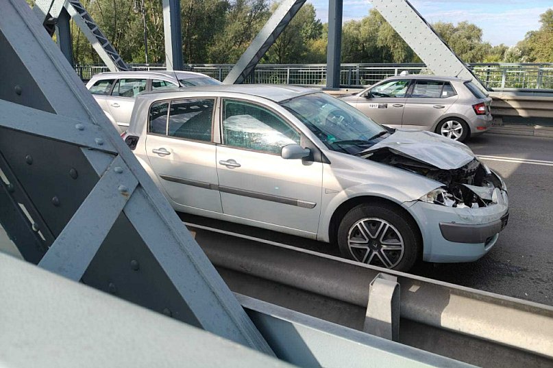 Kolizja na starym moście! Na miejscu policja