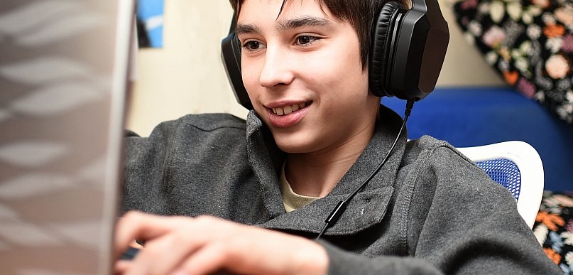 "Ściągnij majtki, podejdź bliżej" - a twoje dziecko słucha Cypisa?