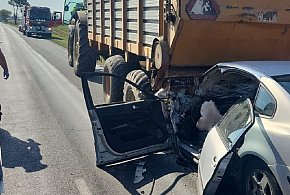  Tragiczny wypadek z udziałem ciągnika i passata. Nie żyje pasażer [FOTO]-59810