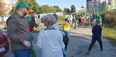 Prezydent z uczniami zakasali rękawy. Cel był wyjątkowo szczytny [FOTO]-59836