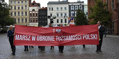 Tłumy na ulicach Torunia: Zaciekle bronili religii w szkołach [FOTO] -60092