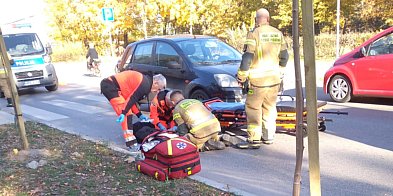 Wypadek pod szkołą. 18-latka w ciężkim stanie zabrana d-60845