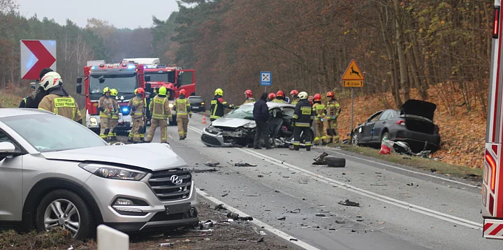 Mamy zdjęcia z wypadku koło A1! Jedna osoba zakleszczon-61613