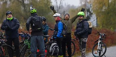 Z Doliny Marzeń na szlak św. Jakuba. Rowerzystom nie przeszkodził deszcz-61623