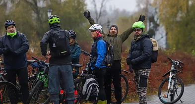 Z Doliny Marzeń na szlak św. Jakuba. Rowerzystom nie przeszkodził deszcz-61623