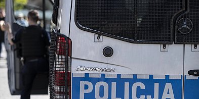 Porzucił łup i auto, ale i tak wpadł w ręce policji-61724