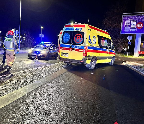 Toruń: Wypadek w rejonie sądu. Jedna osoba trafiła do szpital [FOTO]-61916