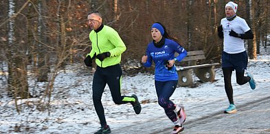 Parkrun w zimowej scenerii. Było ślisko, ale dali radę [FOTO]-63232