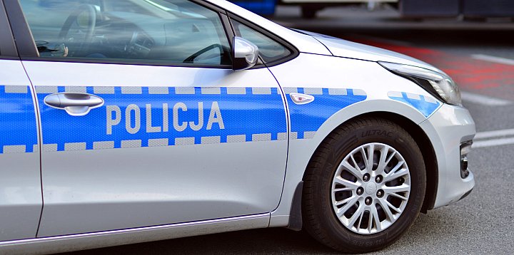 Region: Zwłoki mężczyzny na parkingu. Policja...-64953