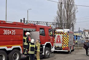 Dramatyczna scena na torach! 69-latek wszedł mimo opuszczonych rogatek... -65233