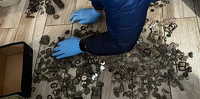Znalazł skarby sprzed wieków! Niedaleko Torunia szukał przygody, znalazł kłopoty-66402