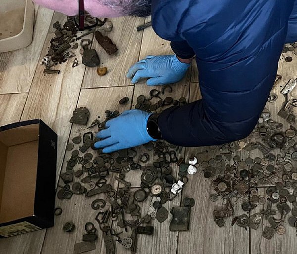 Znalazł skarby sprzed wieków! Niedaleko Torunia szukał przygody, znalazł kłopoty-66402