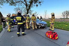 Dramat na drodze pod Toruniem! Samochód wypadł z trasy. Ranny w szpitalu -66611